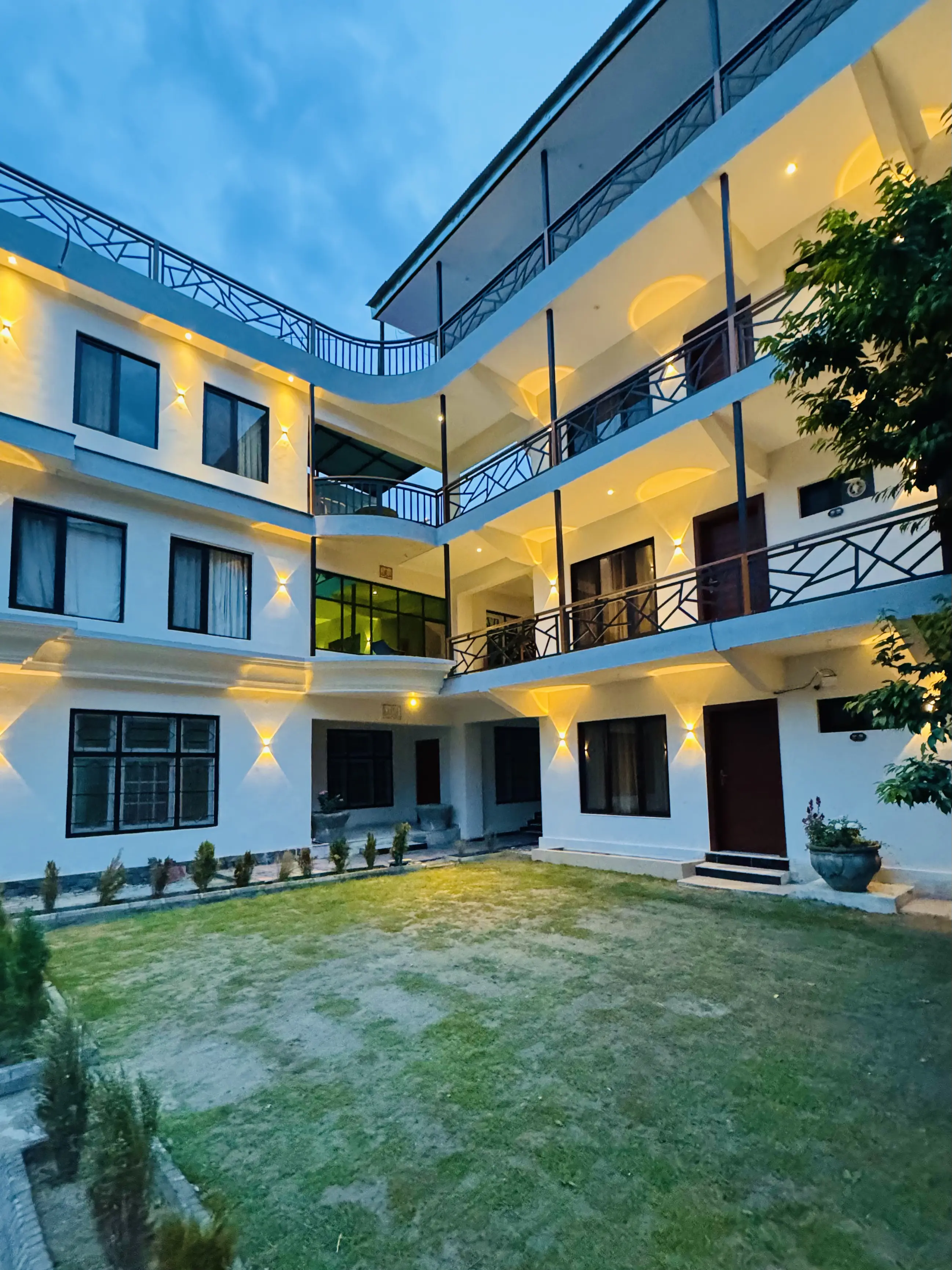 AL Noor Hotels & Restaurant